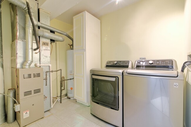 Building Photo - 741 Acorn Ct