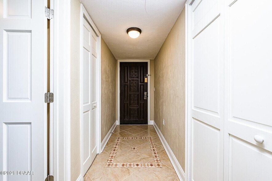Entry Hallway - 1415 Ocean Shore Blvd