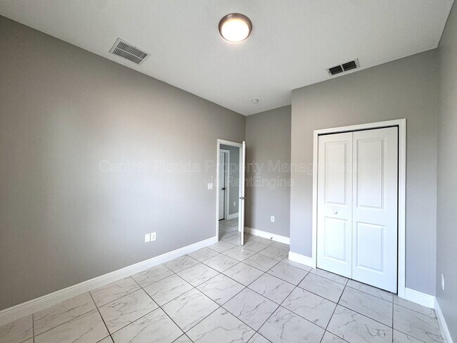 Building Photo - 1389 Worthington Dr