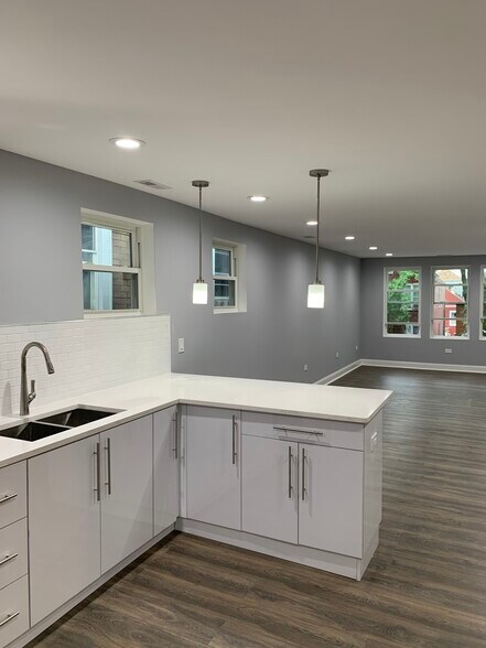 Building Photo - 2251 W Cullerton St