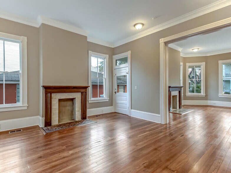 Building Photo - 208 W 35th St