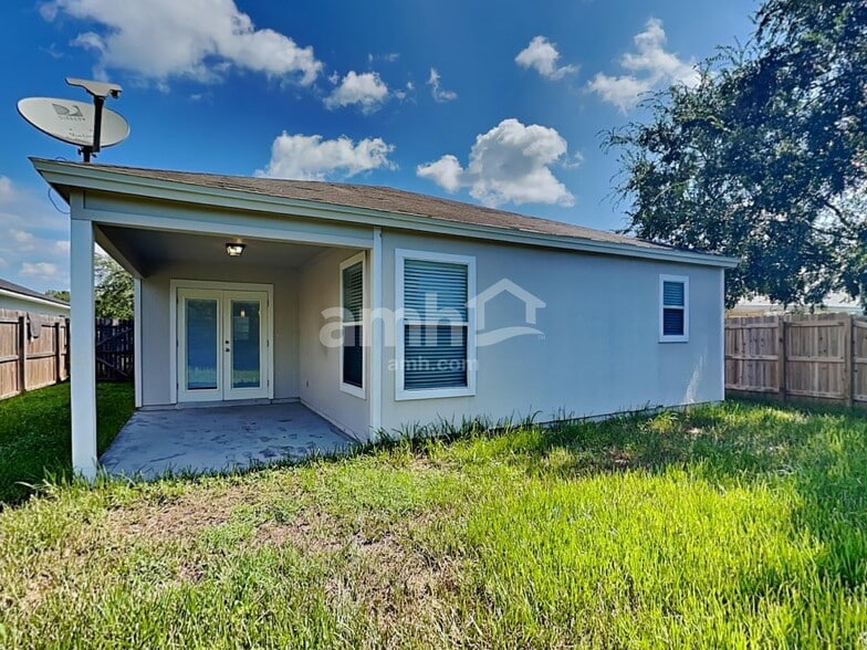 Building Photo - 3139 Wavering Ln