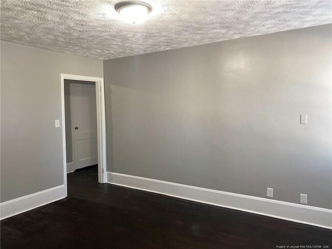 Building Photo - 210 E 16th St