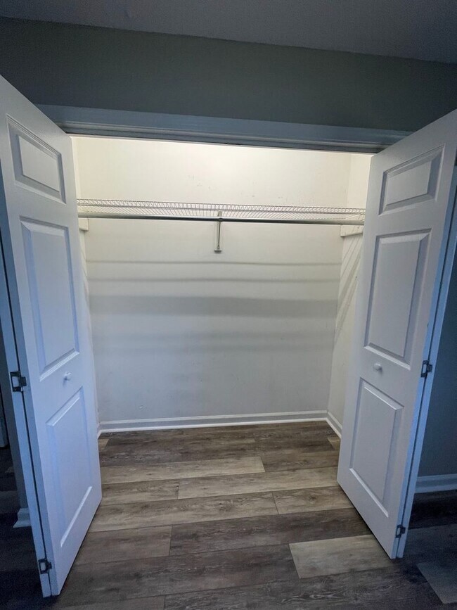 Building Photo - 407/409 Walnut Road