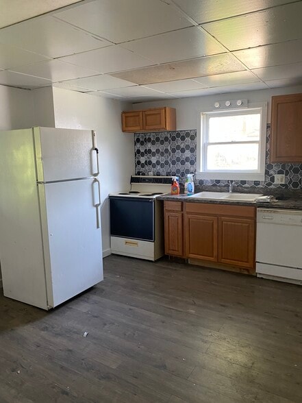 KITCHEN - 41 Derby St
