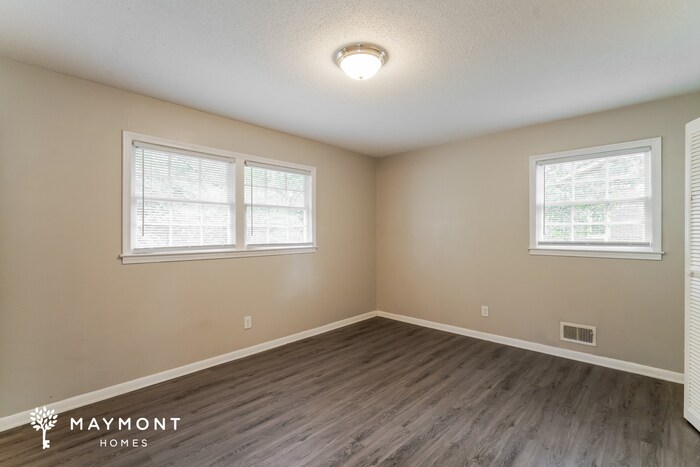 Building Photo - 2324 Old Field Rd