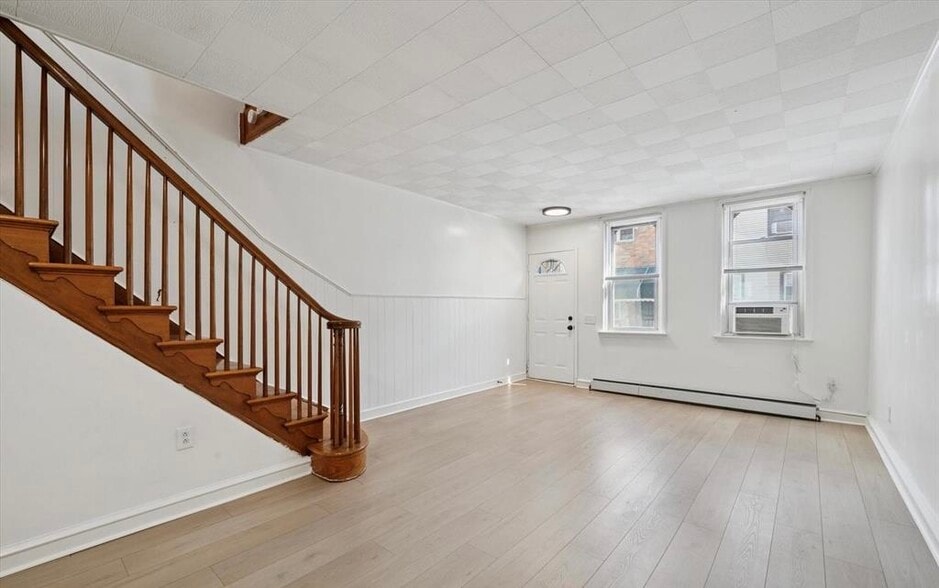 Building Photo - 2038 S Darien St