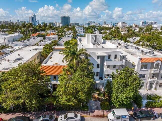 Building Photo - 1528 Drexel Ave