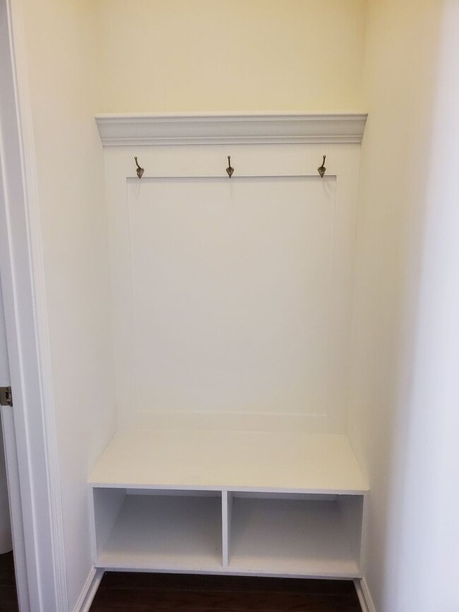 Building Photo - **Available Now** 3 Bedroom, 2.5 bath home with Great neighborhood amenities!