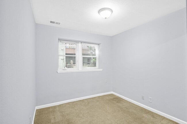 Building Photo - 5200