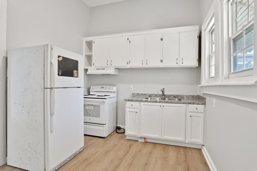 Building Photo - 1112 Barnard St