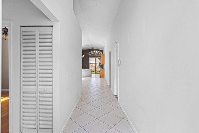 Building Photo - 15250 SW 49th Ct