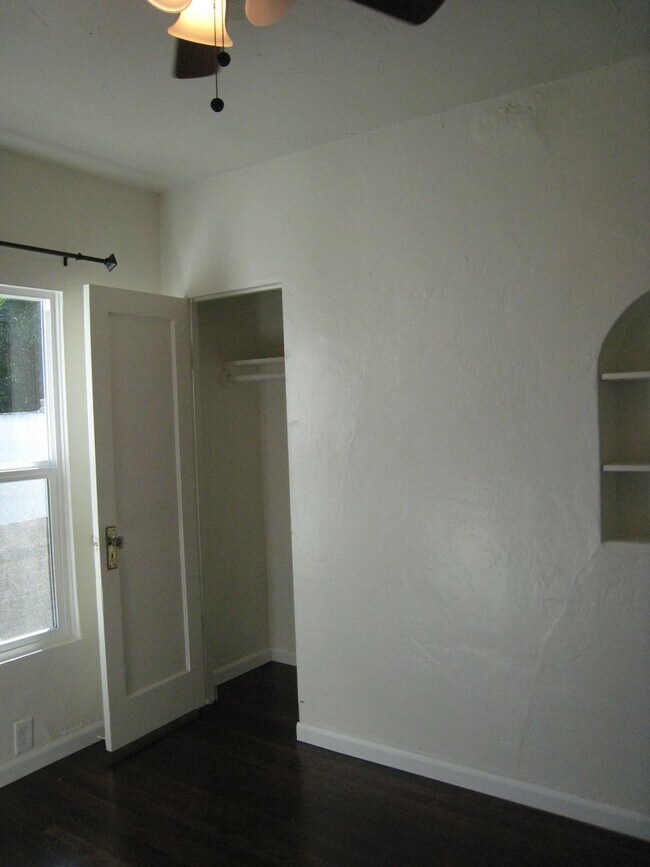 Building Photo - 4220