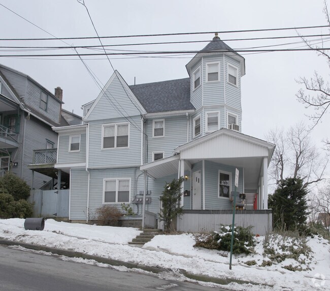 Building Photo - 944 Monroe Ave