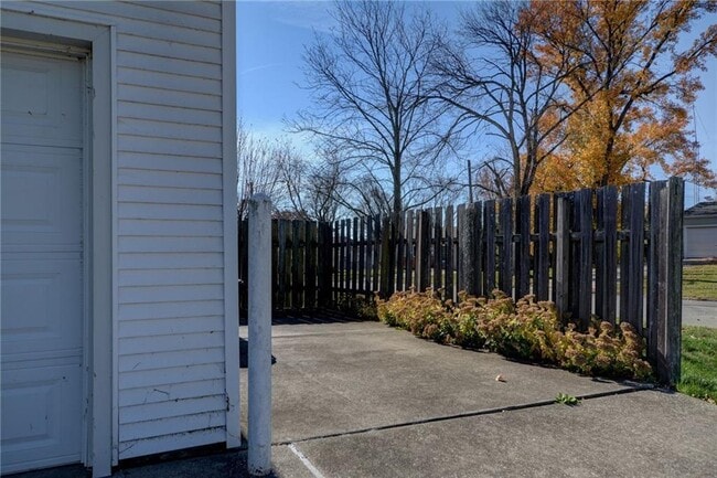 Building Photo - 9 Glenview Dr