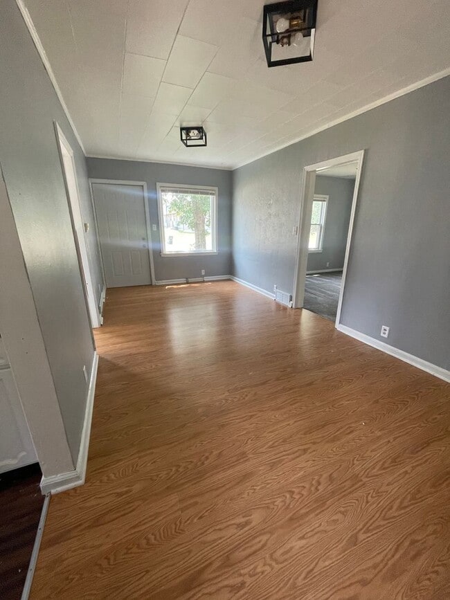 Building Photo - 2 bedroom 1 bath home