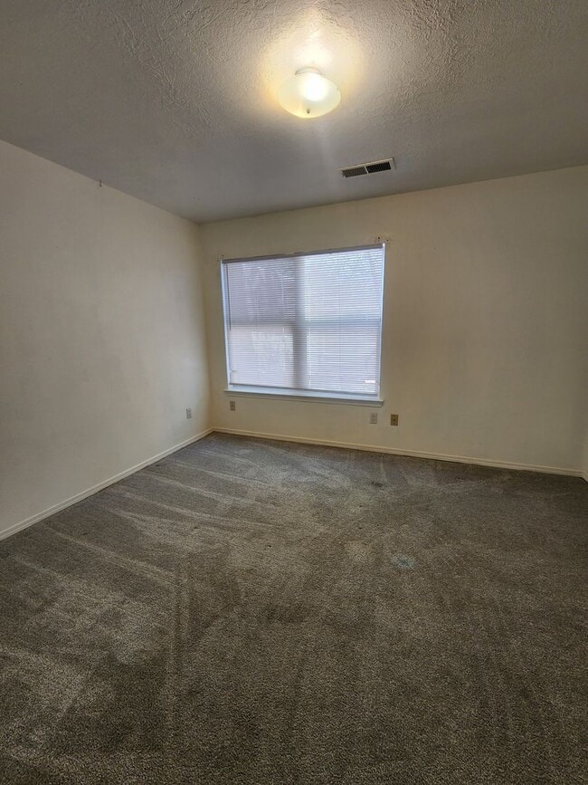 Building Photo - Charming Townhome in Southeast Albuquerque