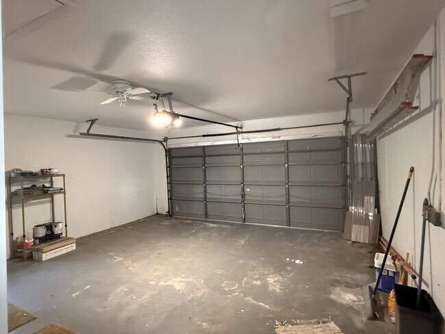 Building Photo - 9707 Sun Pointe Dr