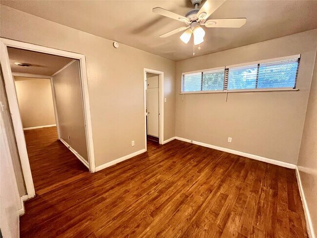 Building Photo - 3304 Red River St