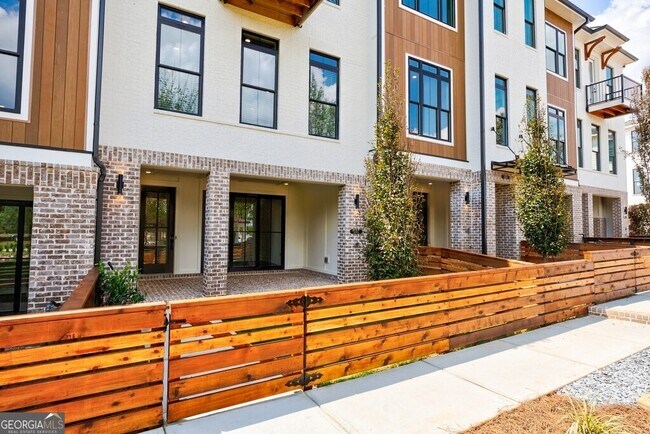 Building Photo - 10744 Davis Dr