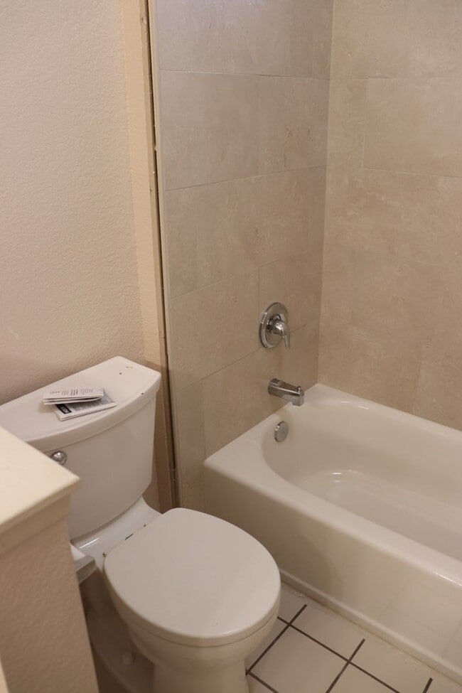 Building Photo - Spacious ALPINE 3 Bedroom 2.5 Bath 2 Story on a Cul De Sac