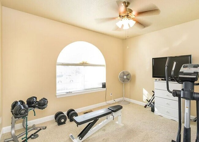 Building Photo - Spacious 3-Bedroom Home with Private Backy...