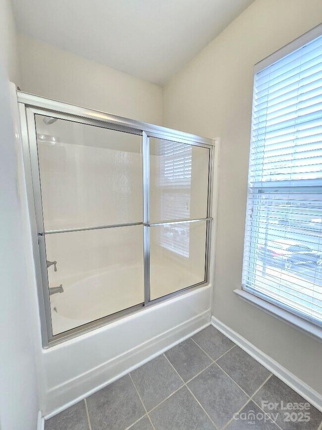 Building Photo - 15224 Coventry Ct Ln