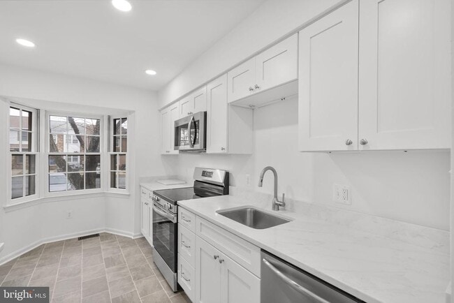 Building Photo - 119 E Main St