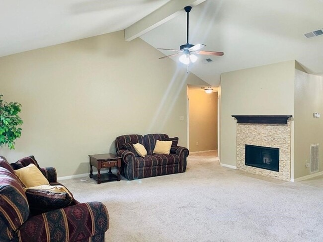 Building Photo - 2607 Old Oak Ln