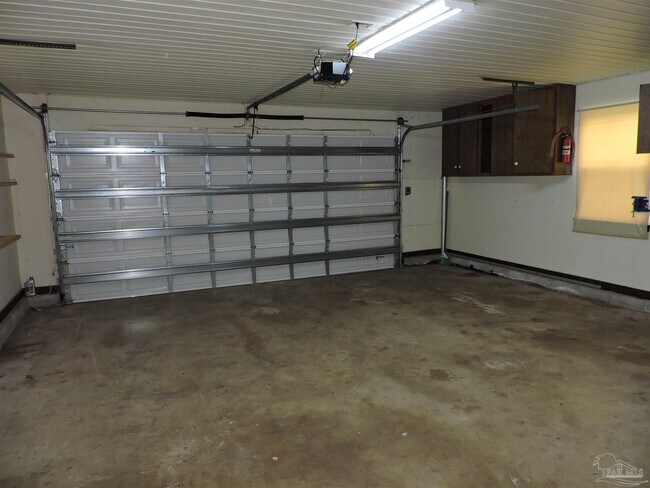 Building Photo - 2323 Silversides Loop