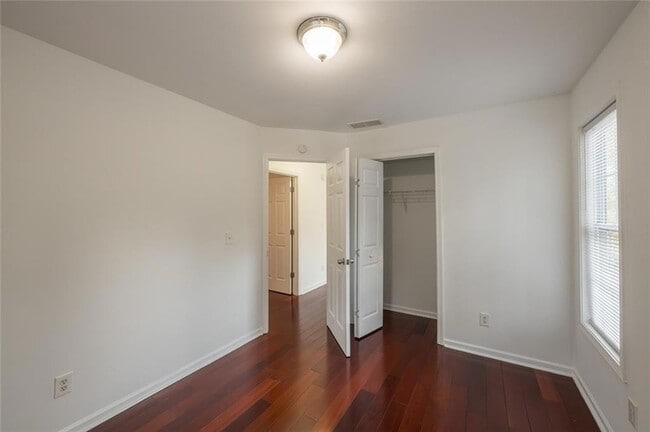 Building Photo - 1331 Memorial Dr SE