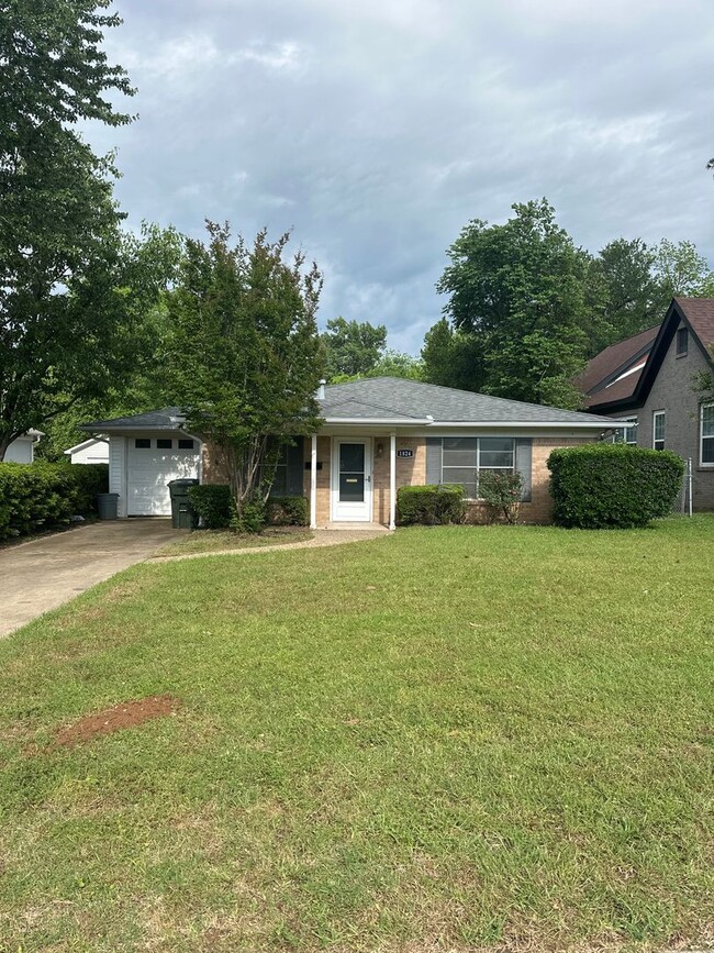 Building Photo - ~ 3/2/1 For Rent in Midtown Tyler ~