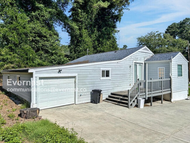 Building Photo - Lovely 3-Bed, 2-Bath Home with Modern Comf...