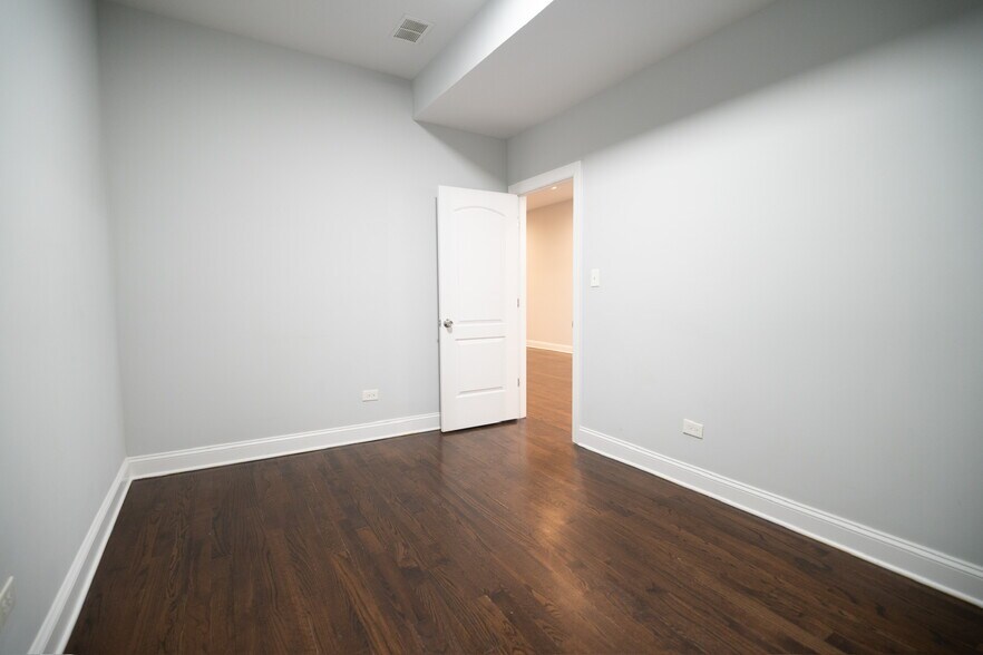 Building Photo - 7522 S Langley Ave