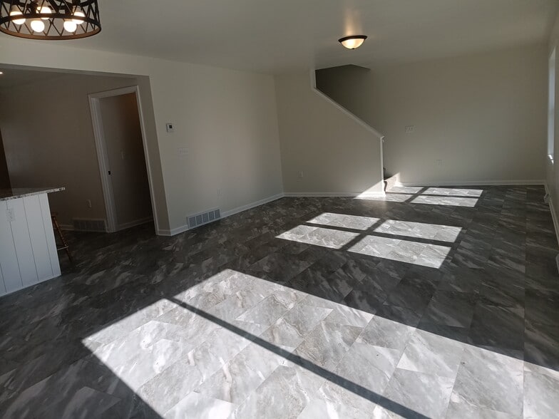 Building Photo - 811 N State St