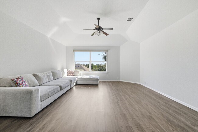 Building Photo - BEAUTIFUL 5 BEDROOM AND 3 BATH!!