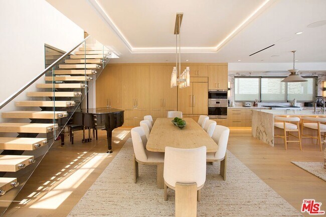 Building Photo - 642 Via Lido Nord