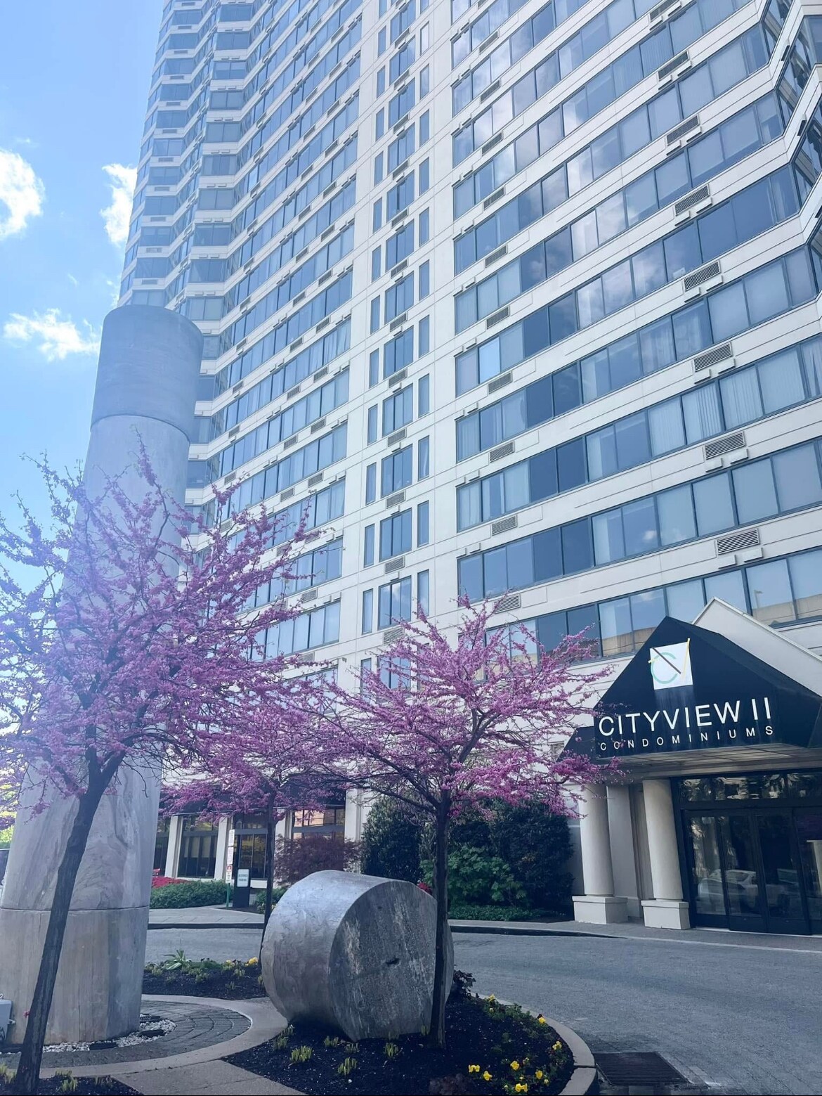 Building Photo - 2001 Hamilton St