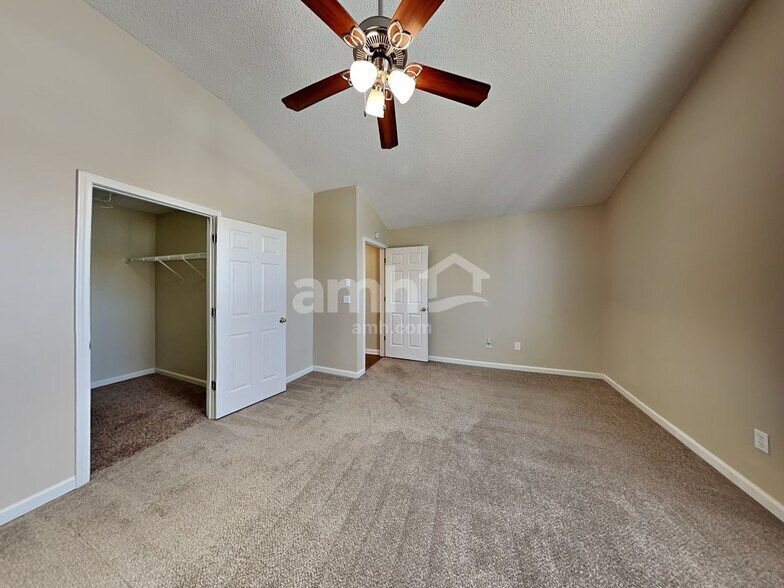 Building Photo - 5029 Kens Ct