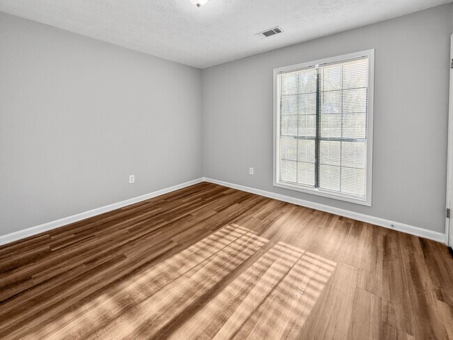 Building Photo - 234 Hillcrest Dr