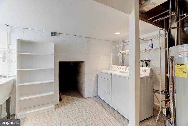 Building Photo - 1412 McLean Mews Ct