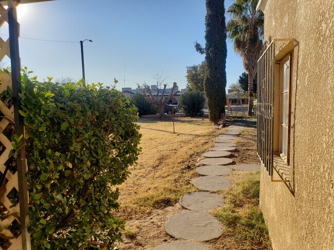 Building Photo - 160 S Maryland St