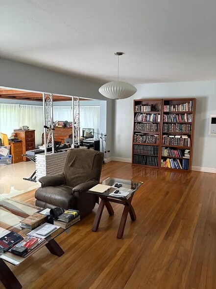 Building Photo - 531 Oriole Ave