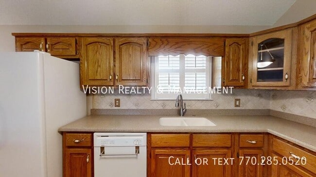 Building Photo - 28 Summerwind Dr