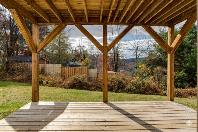 Building Photo - 216 Windsor Ct