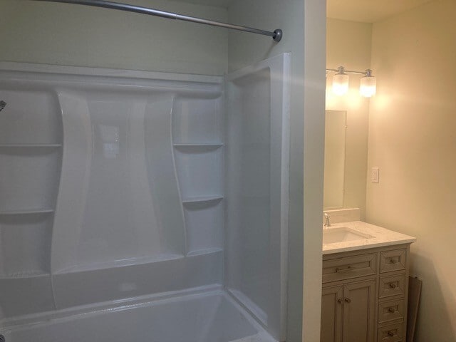 Unit B Tub and Shower - 714 S River St