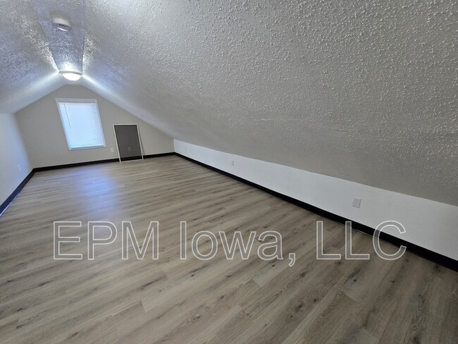 Building Photo - 1125 N Barclay St