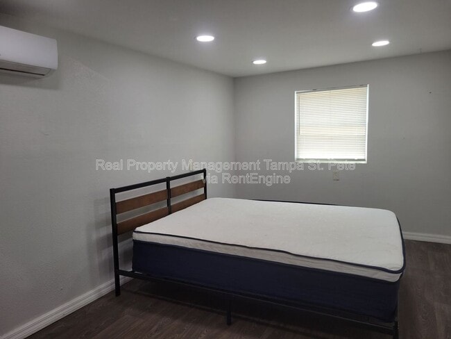 Building Photo - 618 17th Ave S