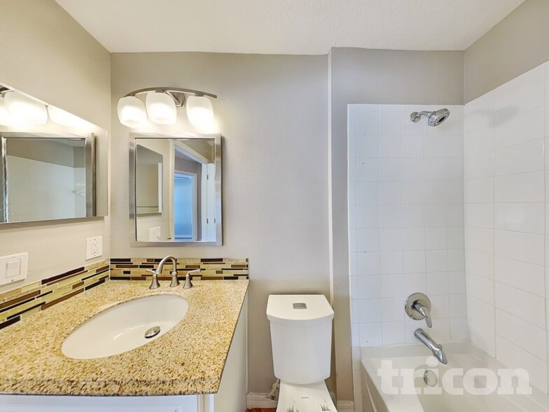 Building Photo - 30843 Birdhouse Dr