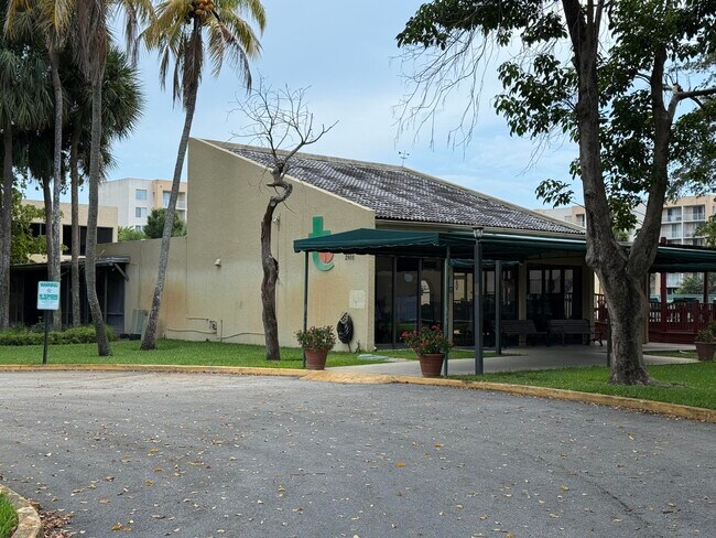 Building Photo - 2788 Tennis Club Dr